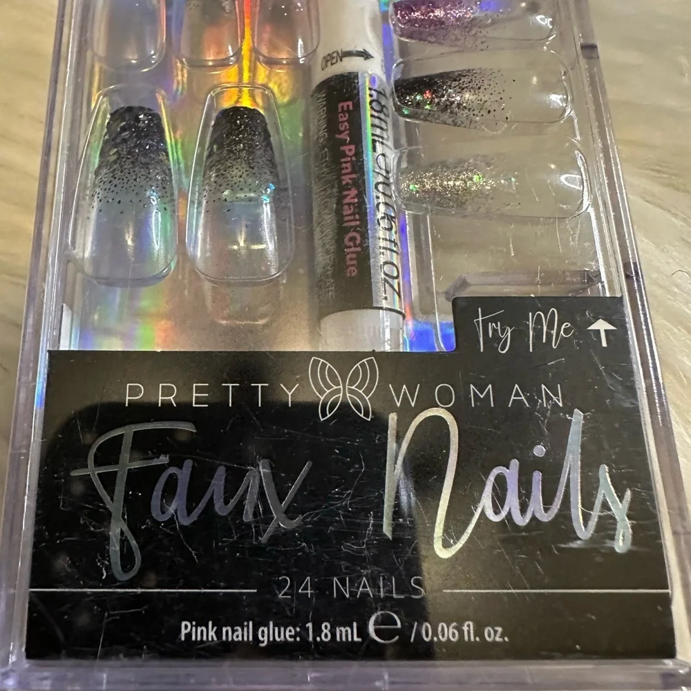 🩷5/$10 Pretty Woman Faux Nails Set - Picture 4 of 5